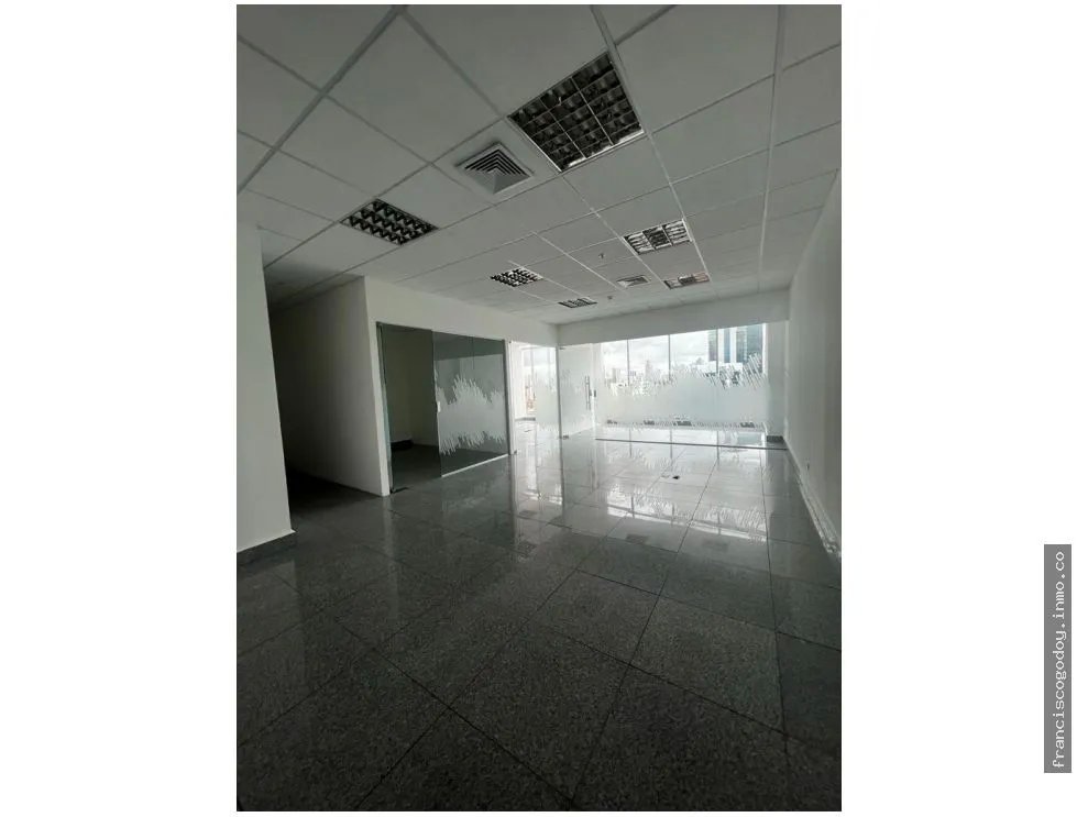 Alquiler de oficina en obarrio (área bancaria)