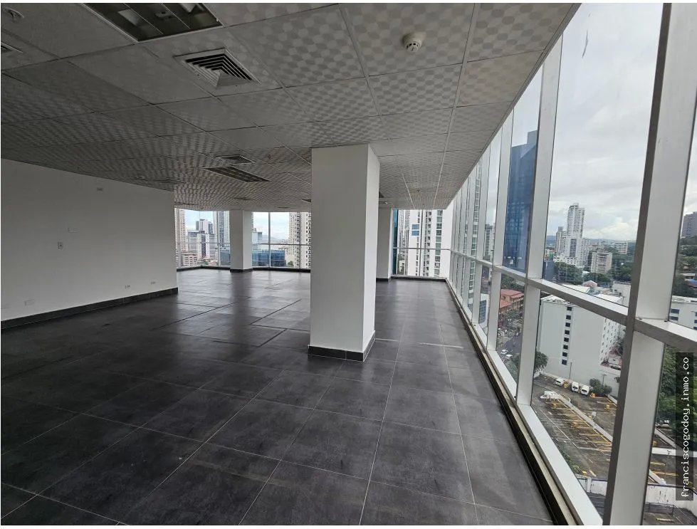Venta de oficina en calle aquilino de la guardia