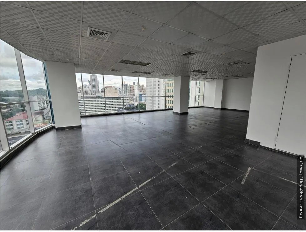 Venta de oficina en calle aquilino de la guardia