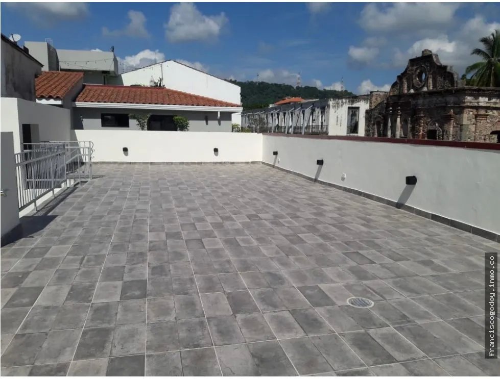 Se alquila local en casco antiguo fg