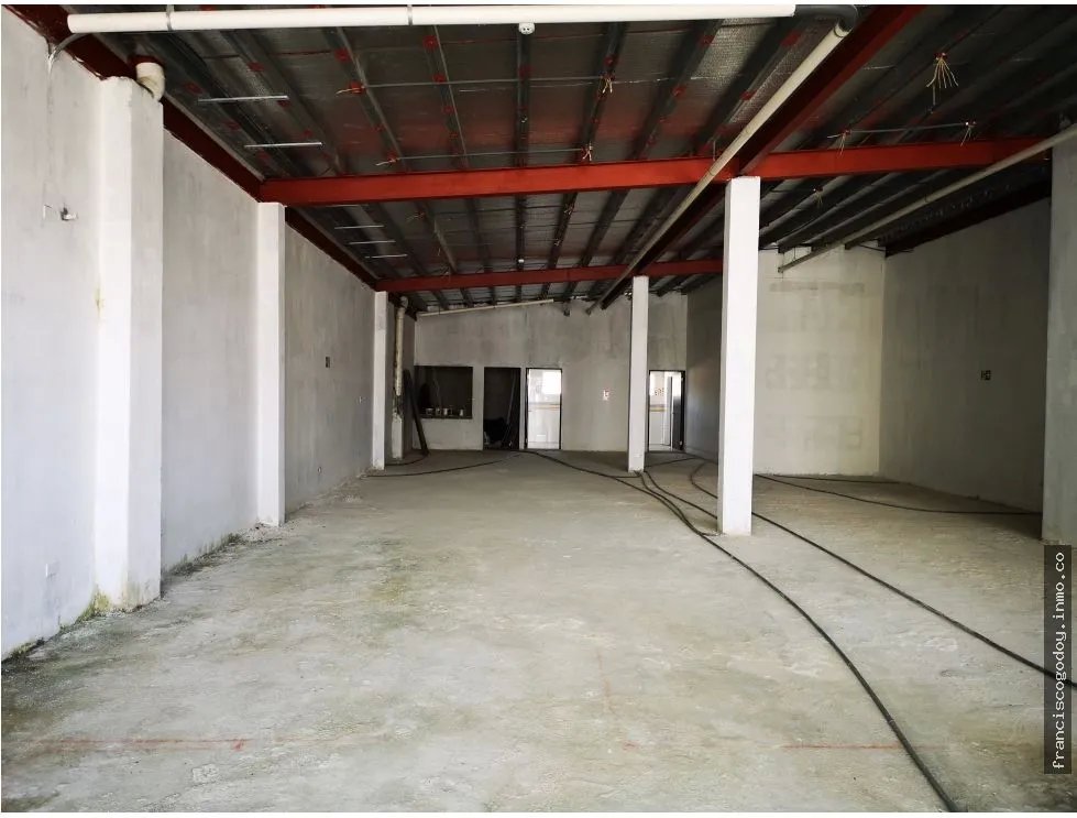 Se vende plaza comercial condado del rey