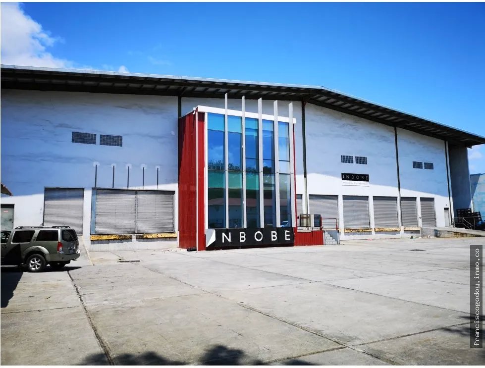 Aquilo galera bodega 4600m2 en milla 8 fgb