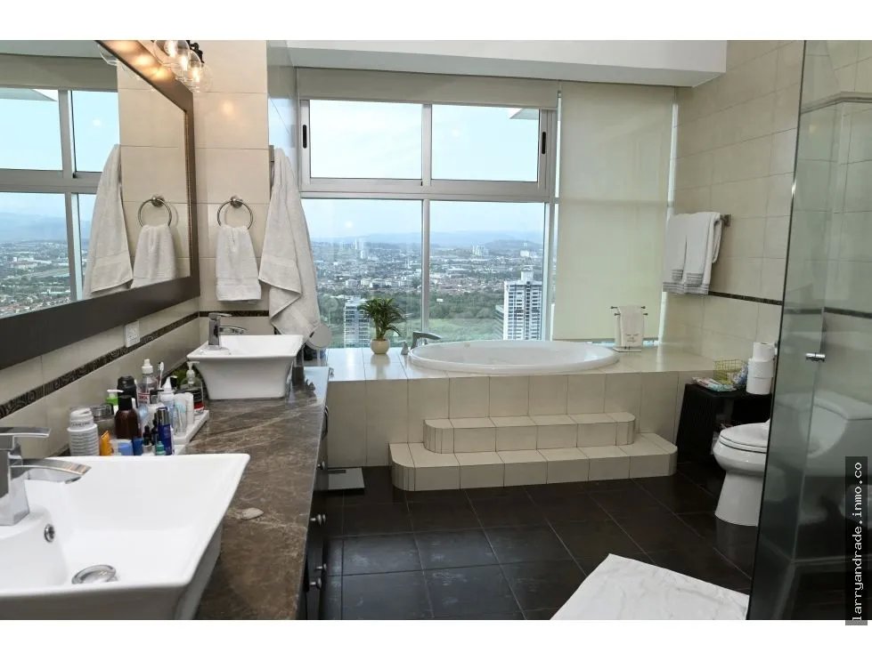 Se vende apartamento en ph titanium