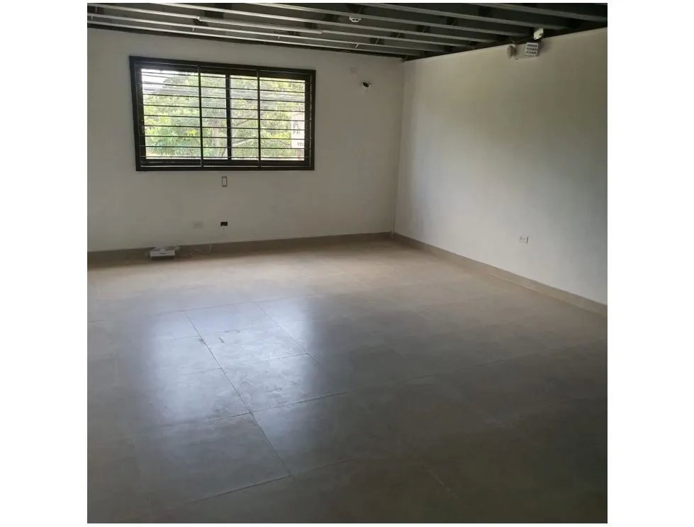 Alquiler de local en plaza decogaleri  piso 1. parque lefevre