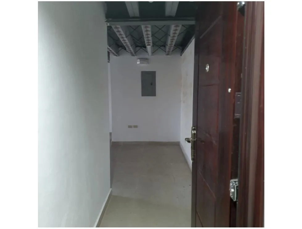 Alquiler de local en plaza decogaleri  piso 1. parque lefevre