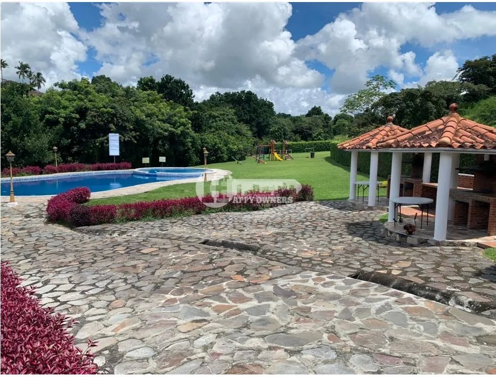 Se vende terreno en valle village, antón