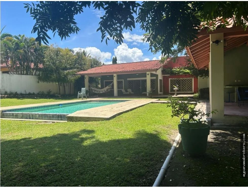 Venta de casa en el club de golf de coronado, chame