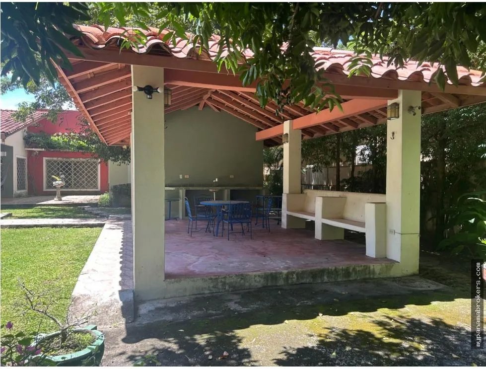 Venta de casa en el club de golf de coronado, chame