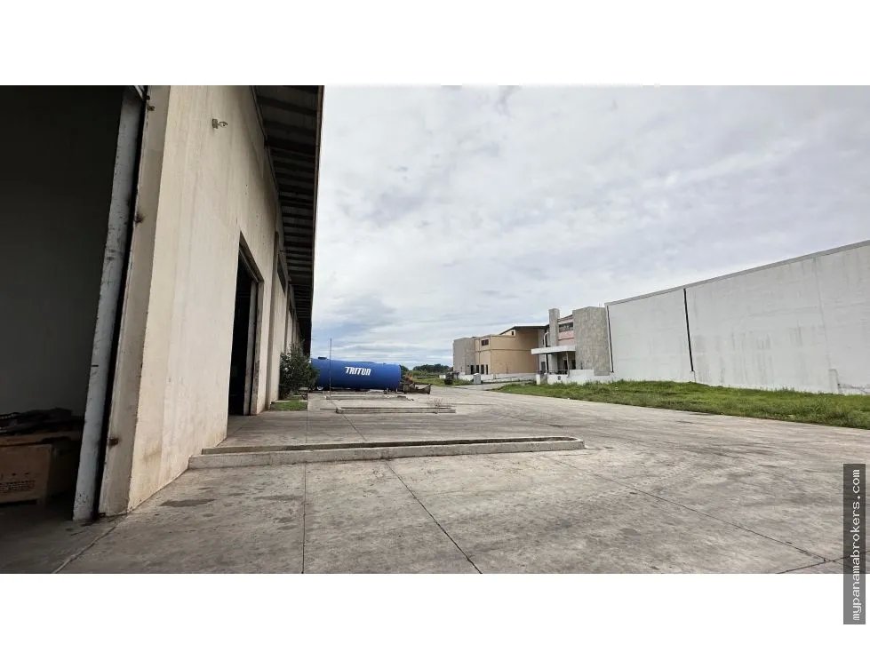 Se alquila galera en parque industrial de las américas