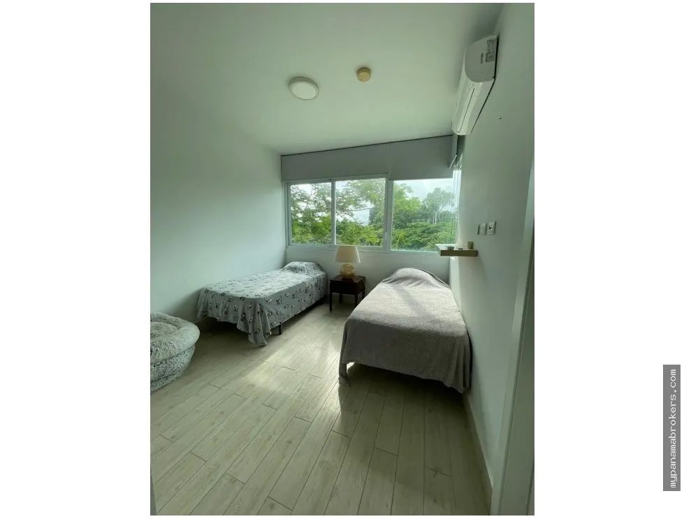 Se vende apartamento en punta barco, san carlos