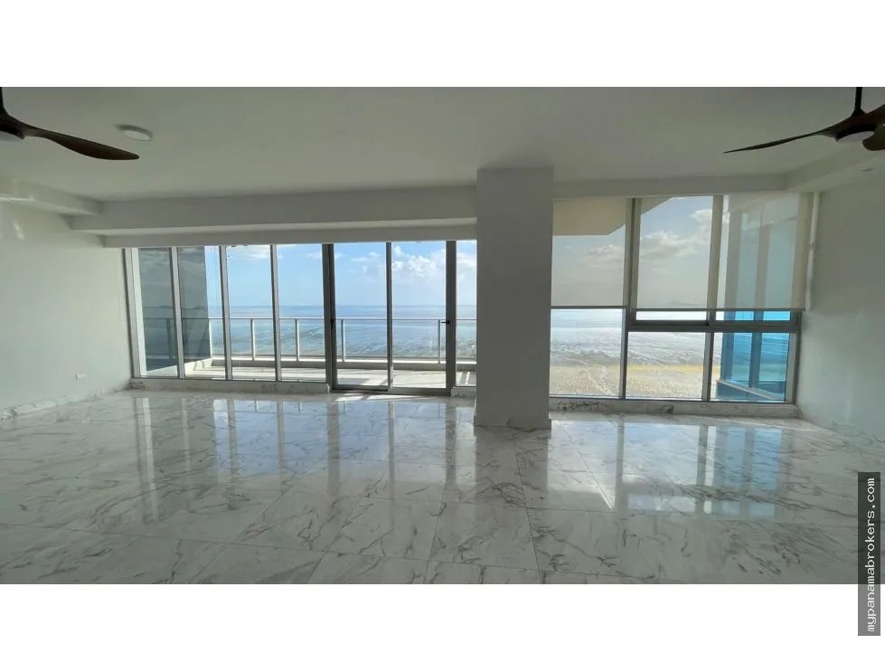 Se vende apartamento en p.h. regalia, costa del este