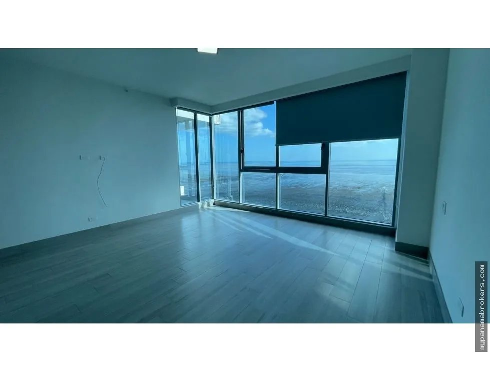 Se vende apartamento en p.h. regalia, costa del este