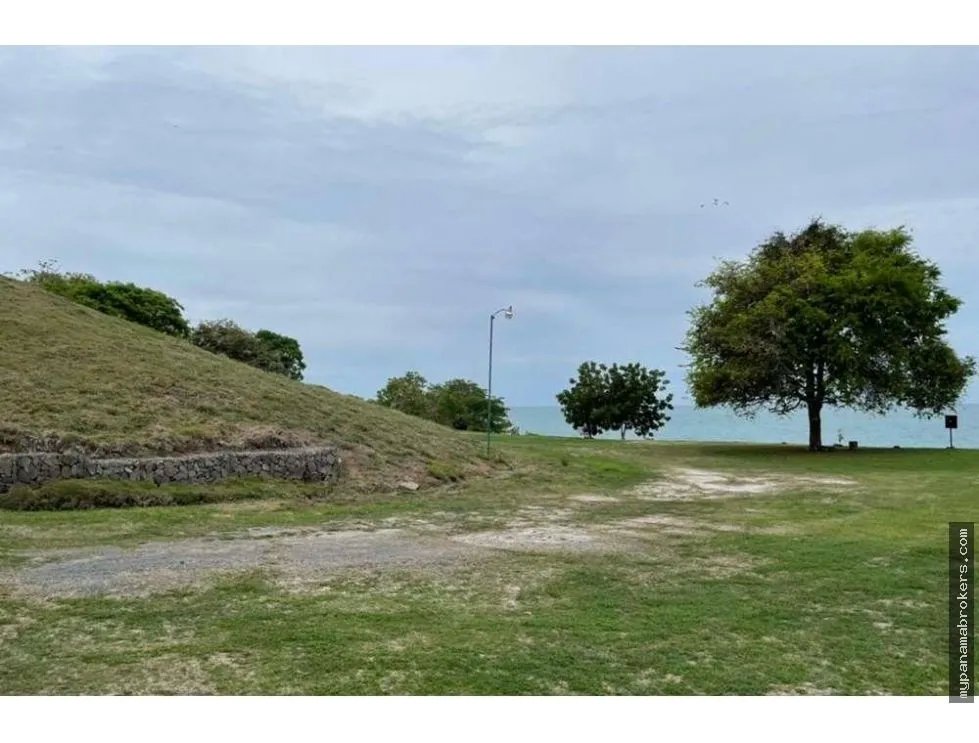 Se vende amplio terreno en chumico