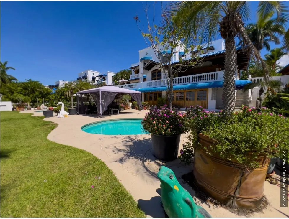 Se vende duplex frente al mar en playa blanca, río hato