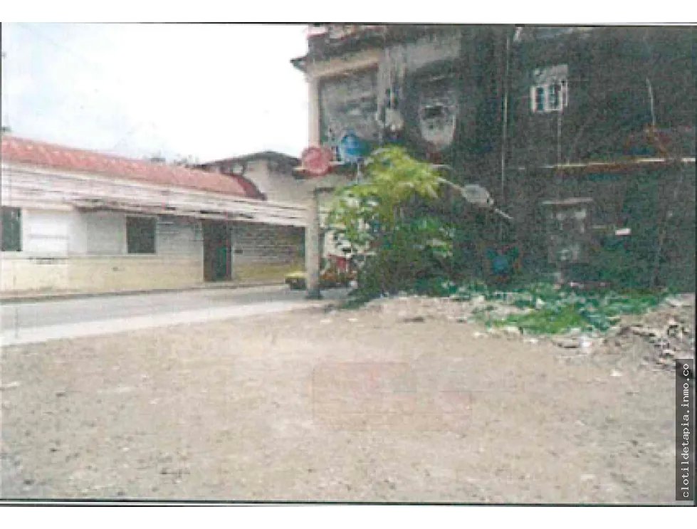 Se vende terreno en colón