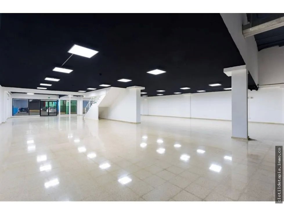 Se alquila local comercial en plaza agora en chanis, parque lefevre