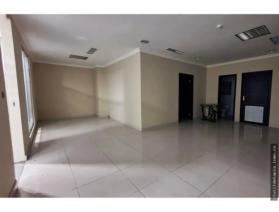 Se vende oficina en top tower, costa del este