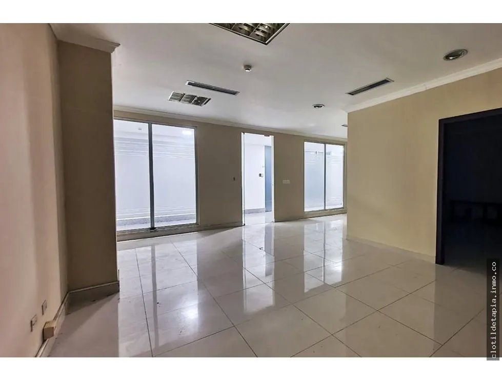 Se vende oficina en top tower, costa del este