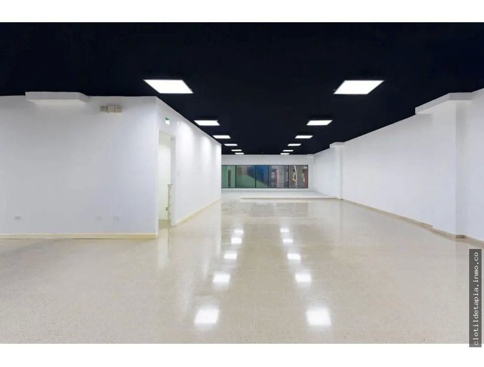 Se alquila local comercial en plaza agora en chanis, parque lefevre