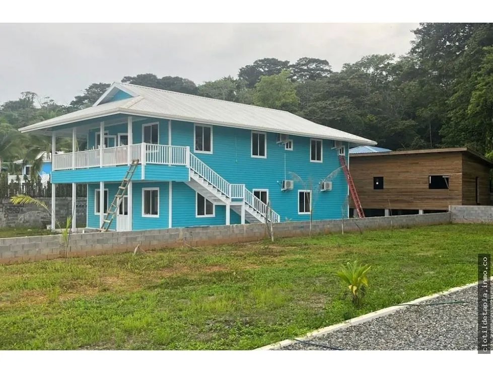 Se vende casa en bocas del toro