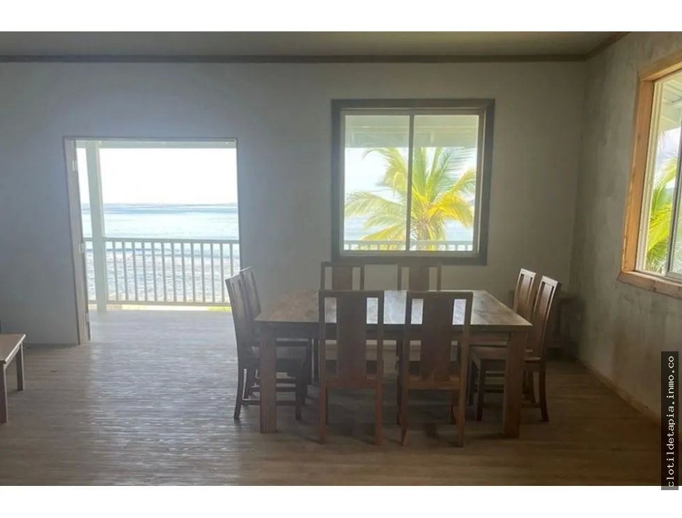 Se vende casa en bocas del toro