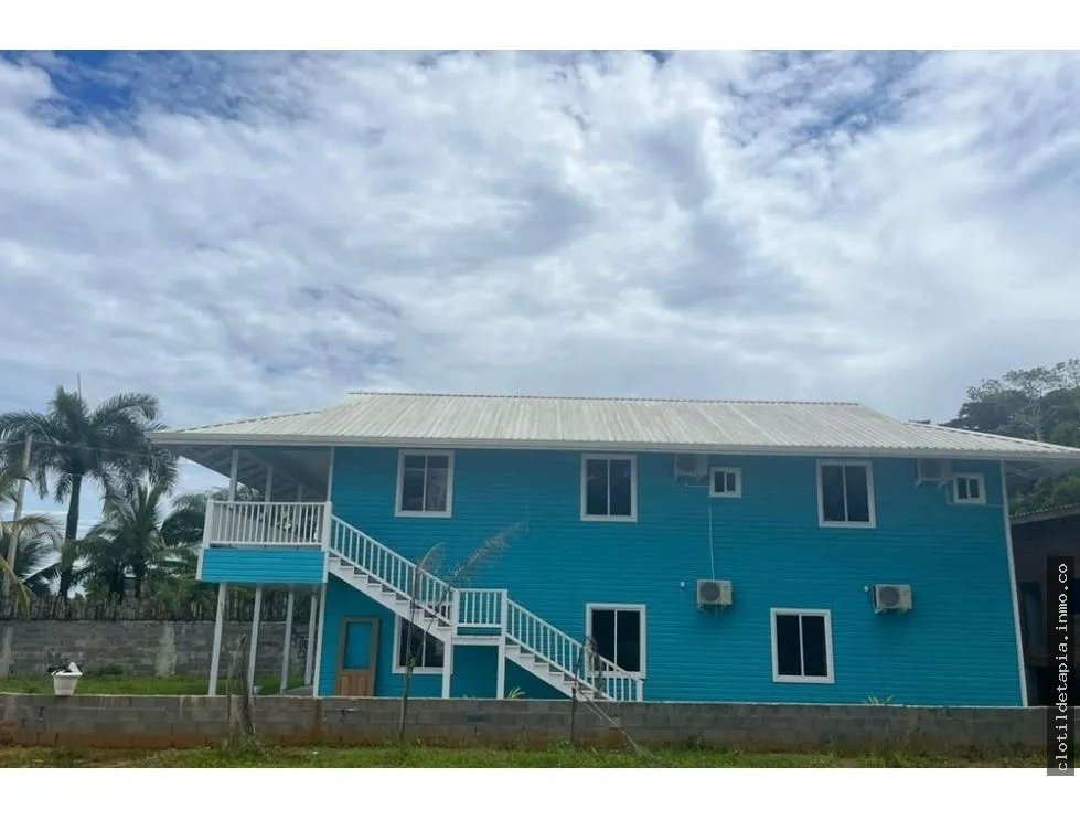 Se vende casa en bocas del toro