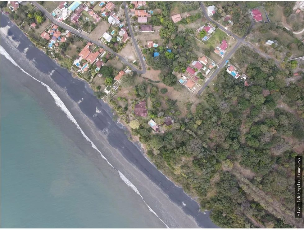 Se vende casa frente al mar en costa esmeralda, san carlos
