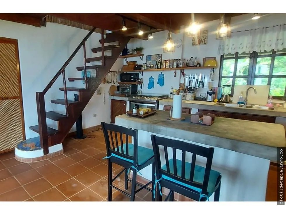 Se vende casa frente al mar, colón, viento frío