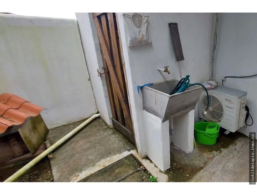 Se vende casa frente al mar, colón, viento frío