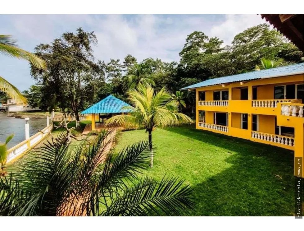 Se vende casa frente al mar en portobelo, colón