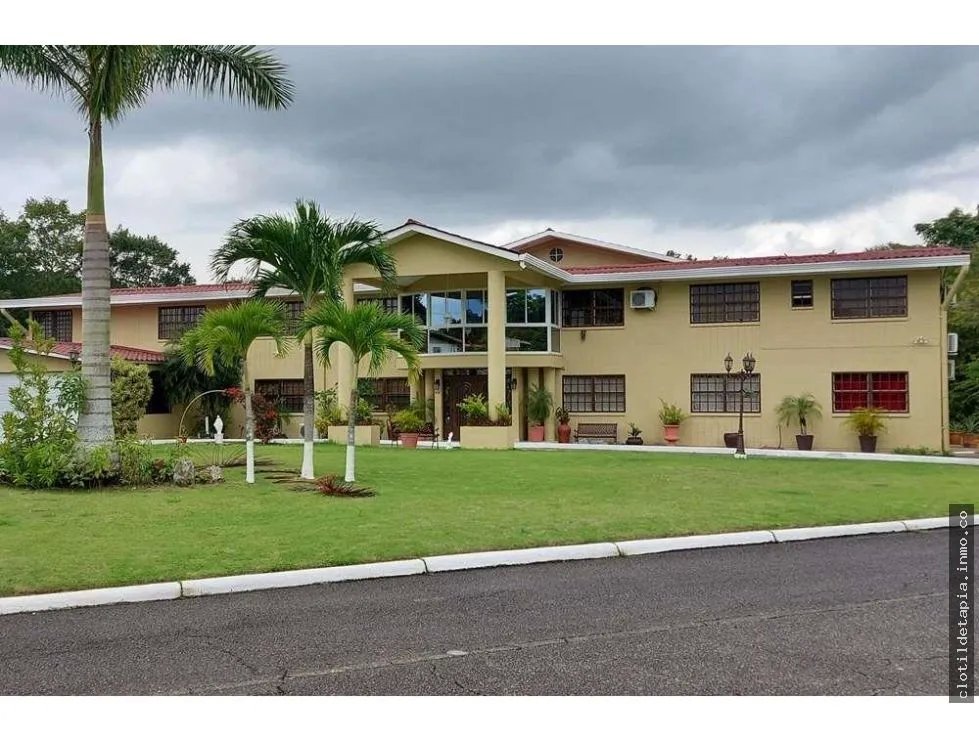 Se vende casa para inversión en clayton, albrook