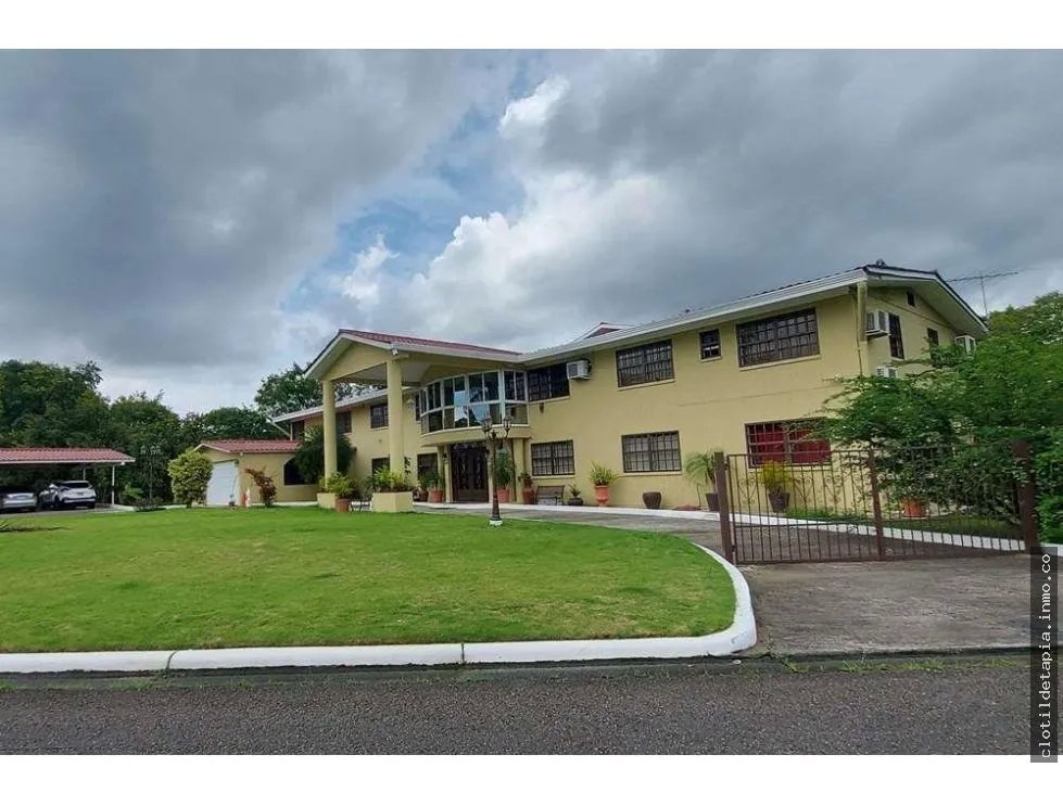 Se vende casa para inversión en clayton, albrook