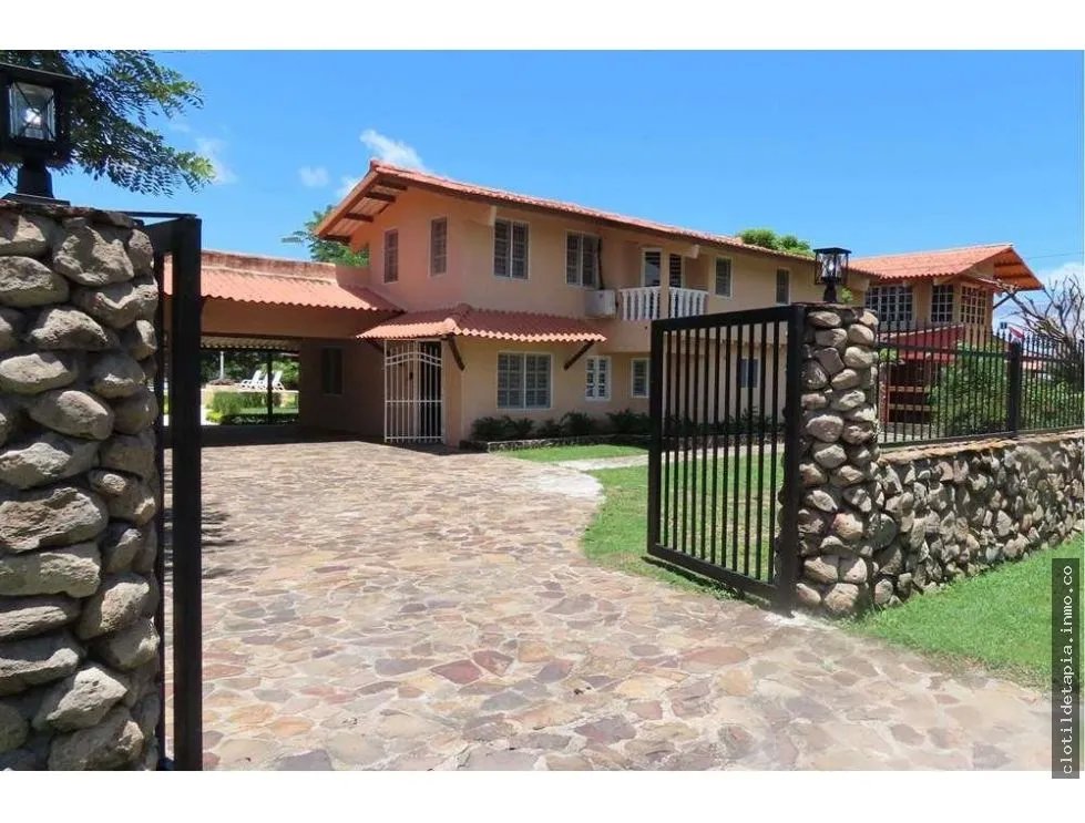 Casa con vista al mar, playa malibú, nueva gorgona