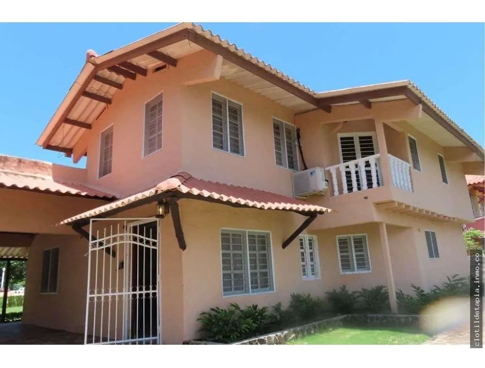 Casa con vista al mar, playa malibú, nueva gorgona