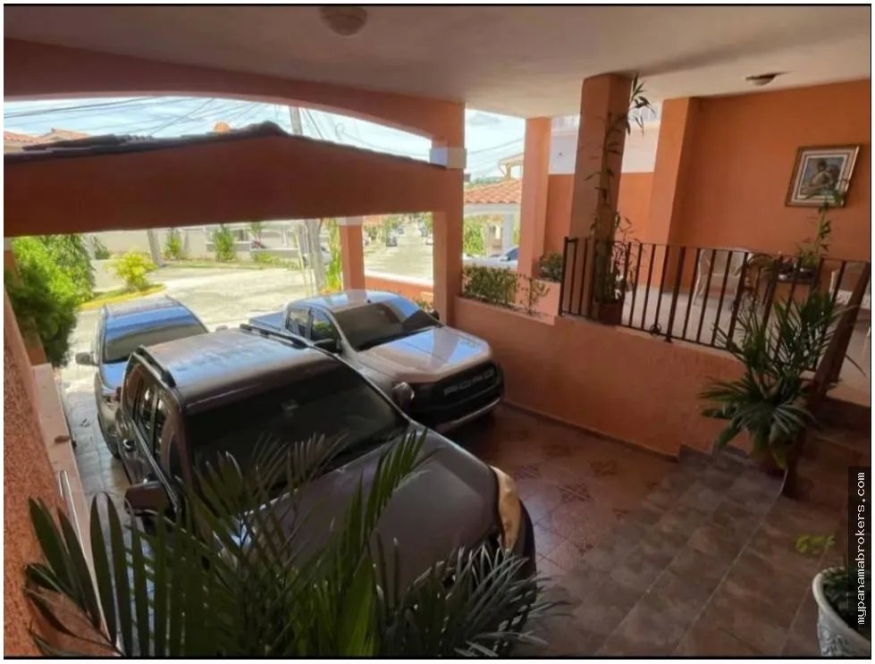 Venta de casa vacía en altos de panamá en ancón