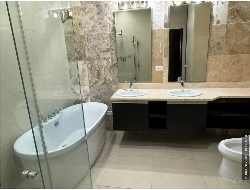 Venta de apatamento amoblado en ph rivage, ave. balboa