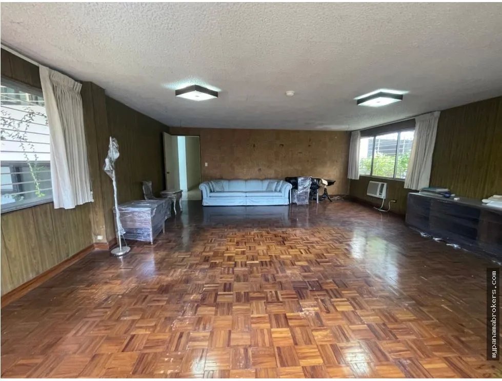 Venta de casa de esquina con terreno en obarrio, panamá