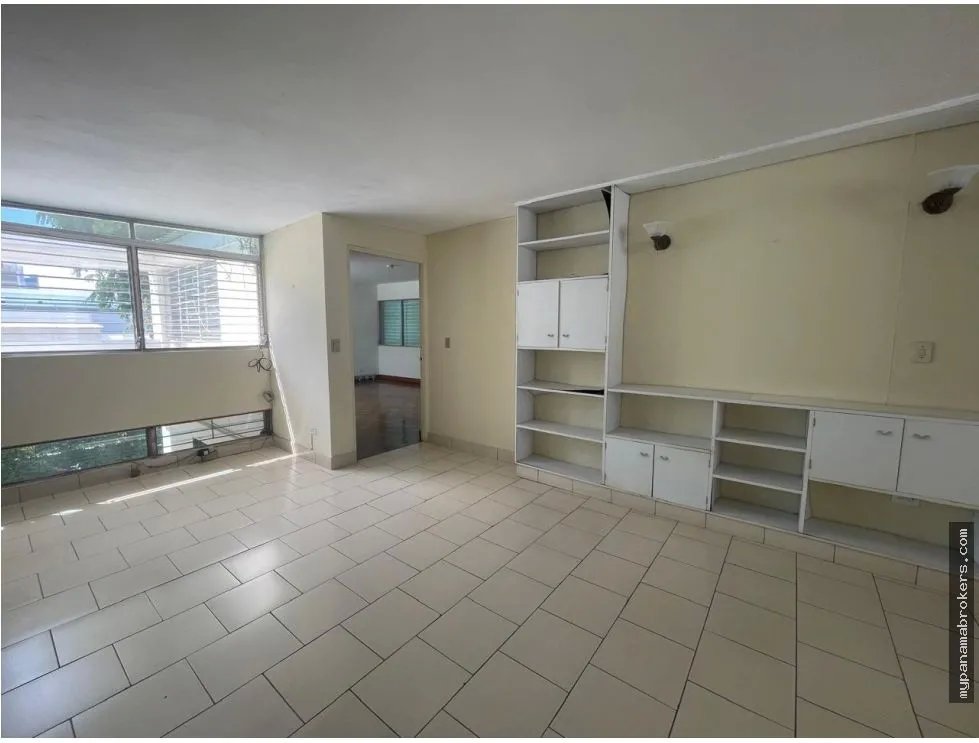Venta de casa de esquina con terreno en obarrio, panamá