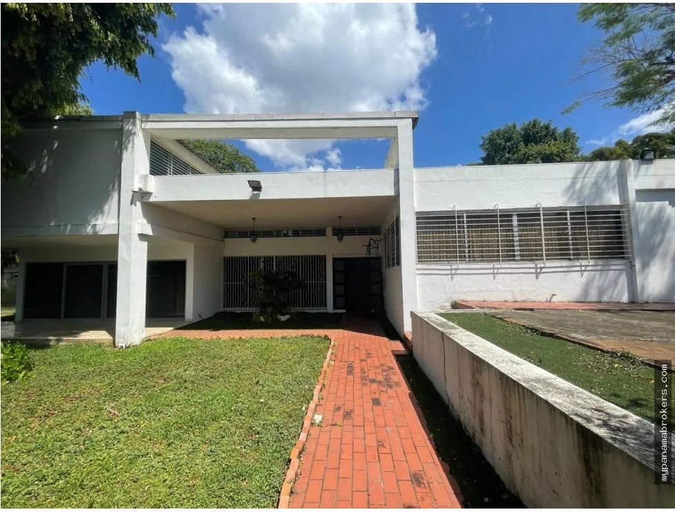 Venta de casa de esquina con terreno en obarrio, panamá