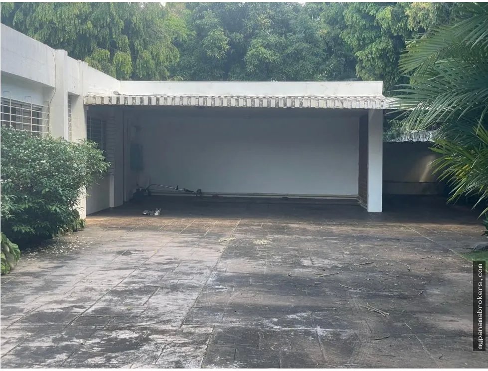 Venta de casa de esquina con terreno en obarrio, panamá