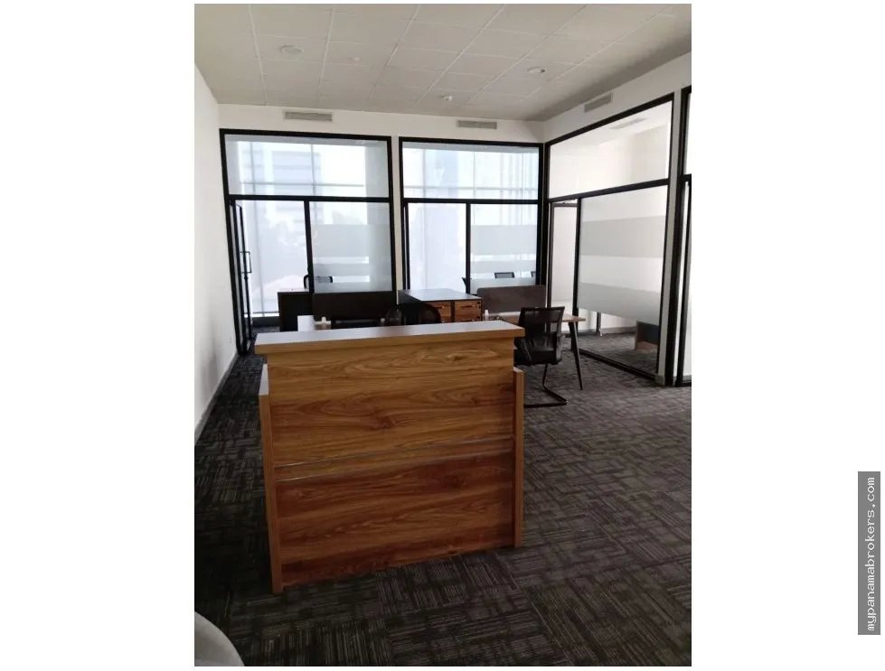 Alquiler de oficina remodelada en habitats plaza, calle 51, panamá