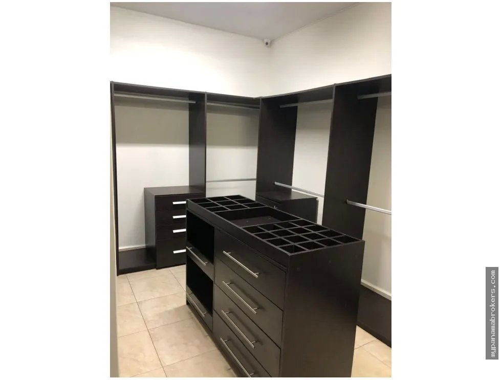 Venta o alquiler de casa vacía en paseo del parque, costa del este