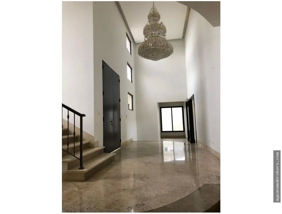 Venta o alquiler de casa vacía en paseo del parque, costa del este