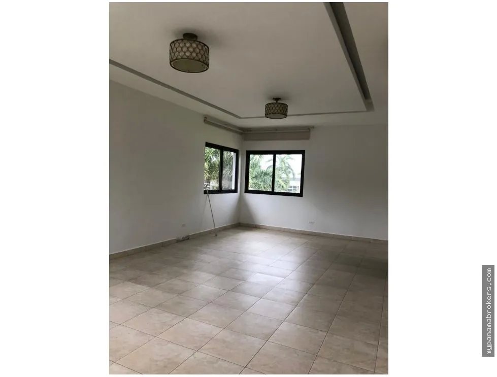 Venta o alquiler de casa vacía en paseo del parque, costa del este