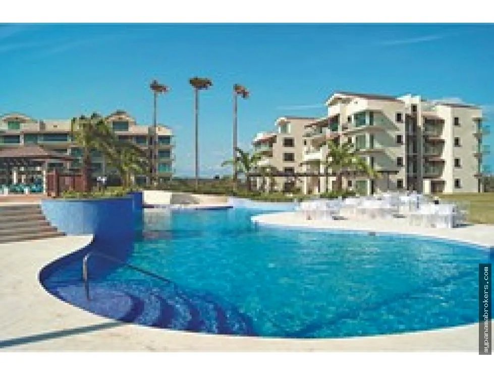 Venta de apartamento vacío en ph altamar, casamar, san carlos