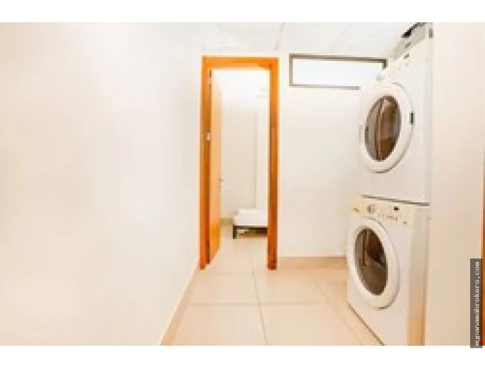 Venta de apartamento vacío en ph altamar, casamar, san carlos