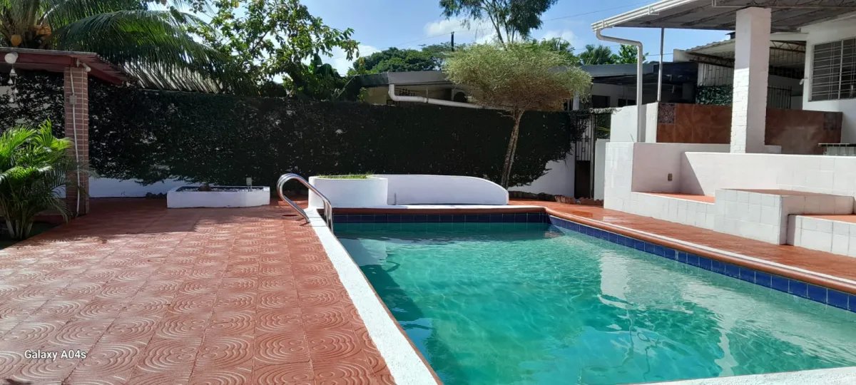 Venta de casa grande en las cumbres