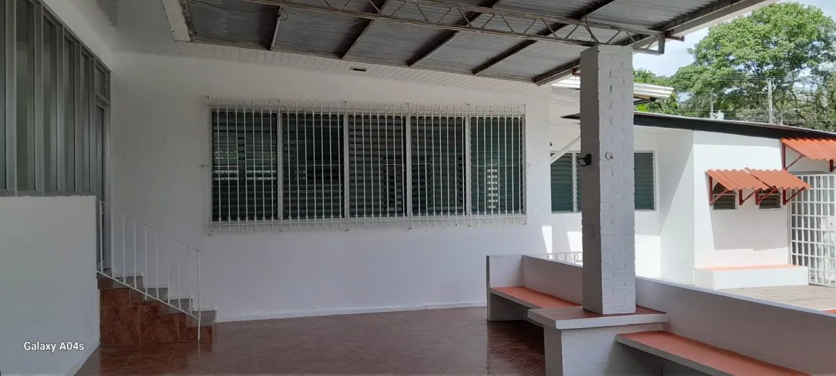 Venta de casa grande en las cumbres
