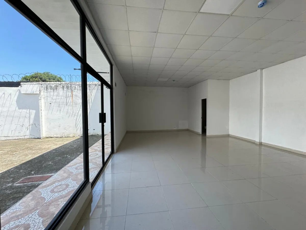 Venta de plaza comercial en Parque Lefevre