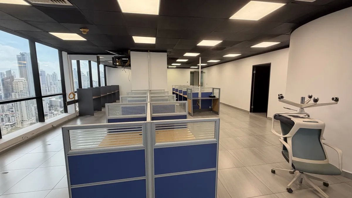 ALQUILER DE OFICINA AMOBLADA EN PLAZA BANCO GENERAL, CALLE 50